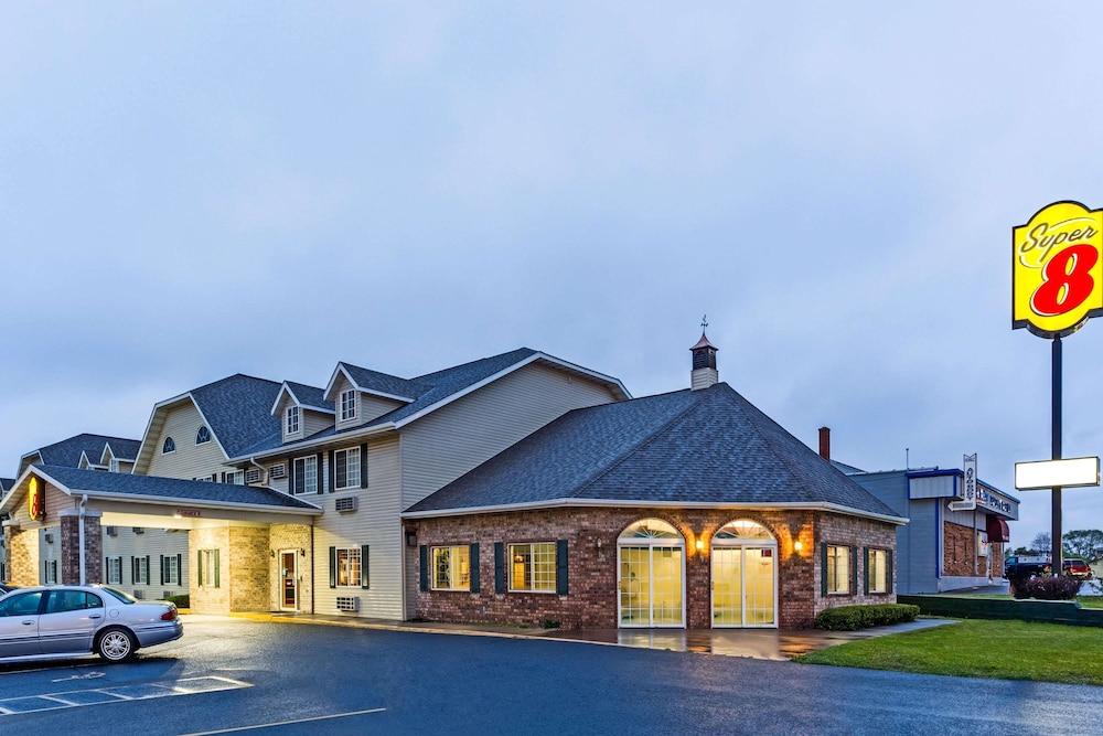 Hotel Super 8 By Wyndham Reedsburg Esterno foto
