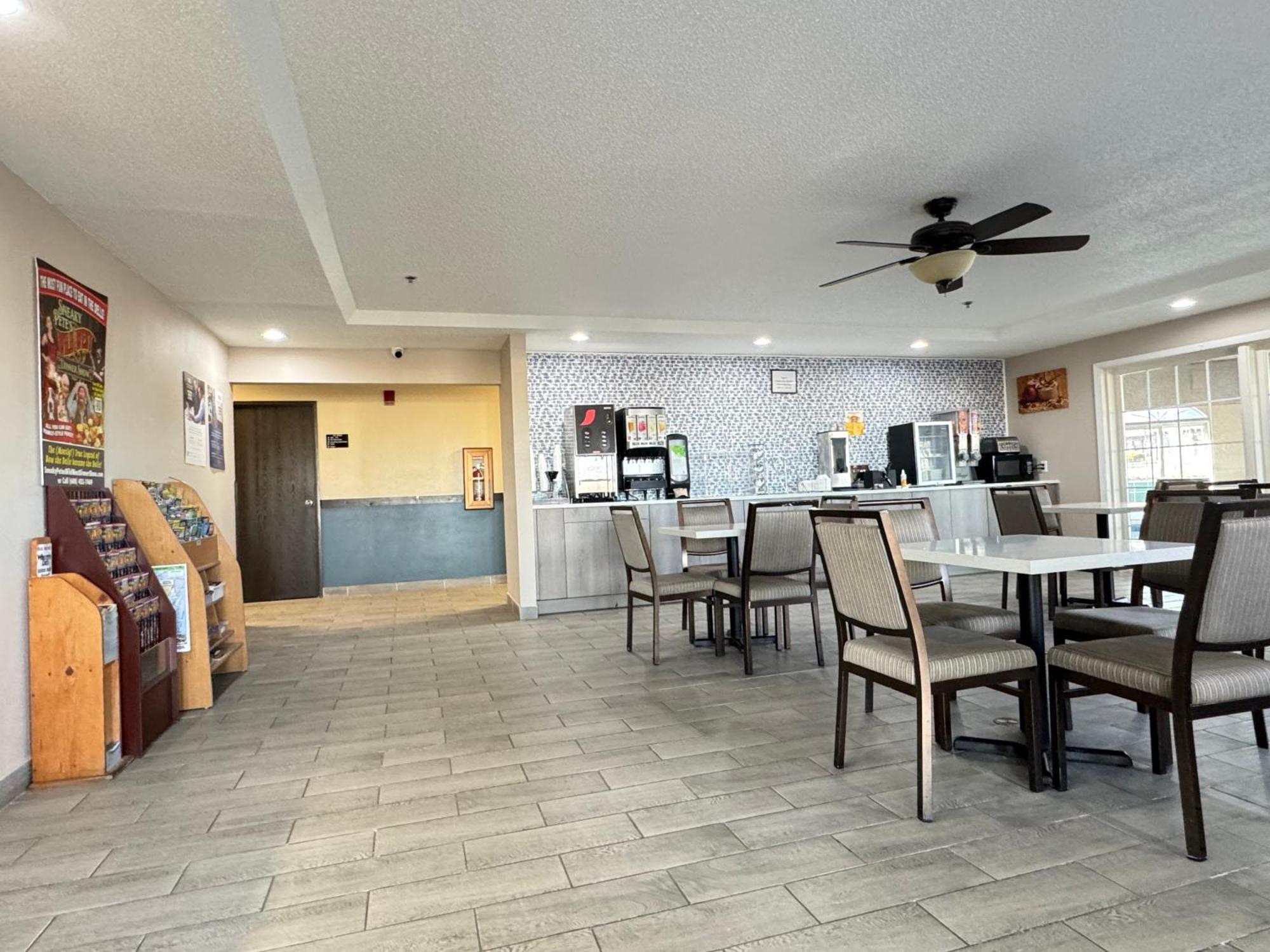 Hotel Super 8 By Wyndham Reedsburg Esterno foto