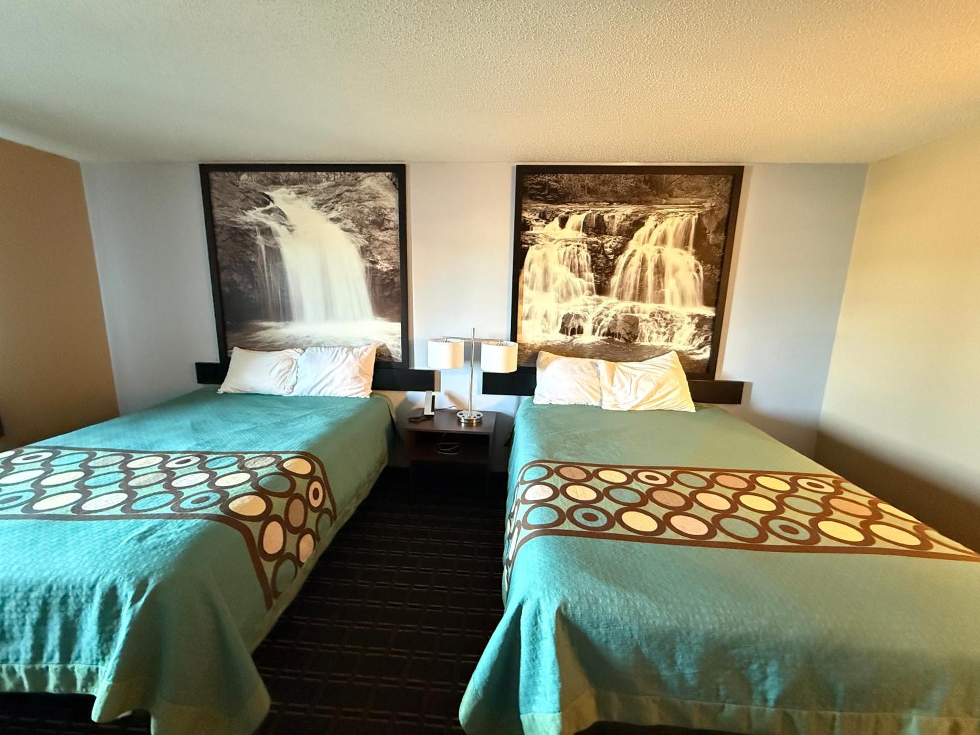Hotel Super 8 By Wyndham Reedsburg Esterno foto
