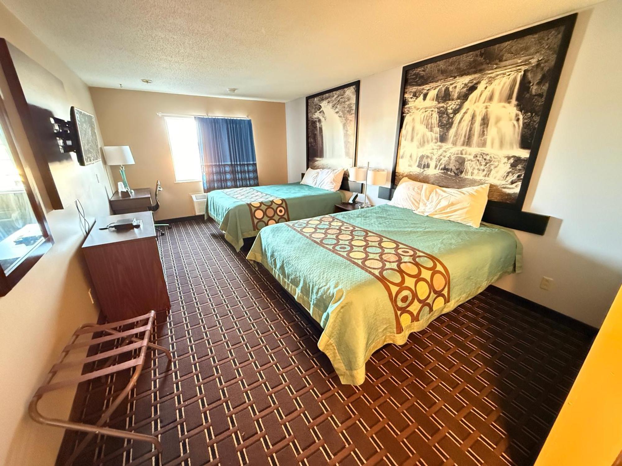 Hotel Super 8 By Wyndham Reedsburg Esterno foto