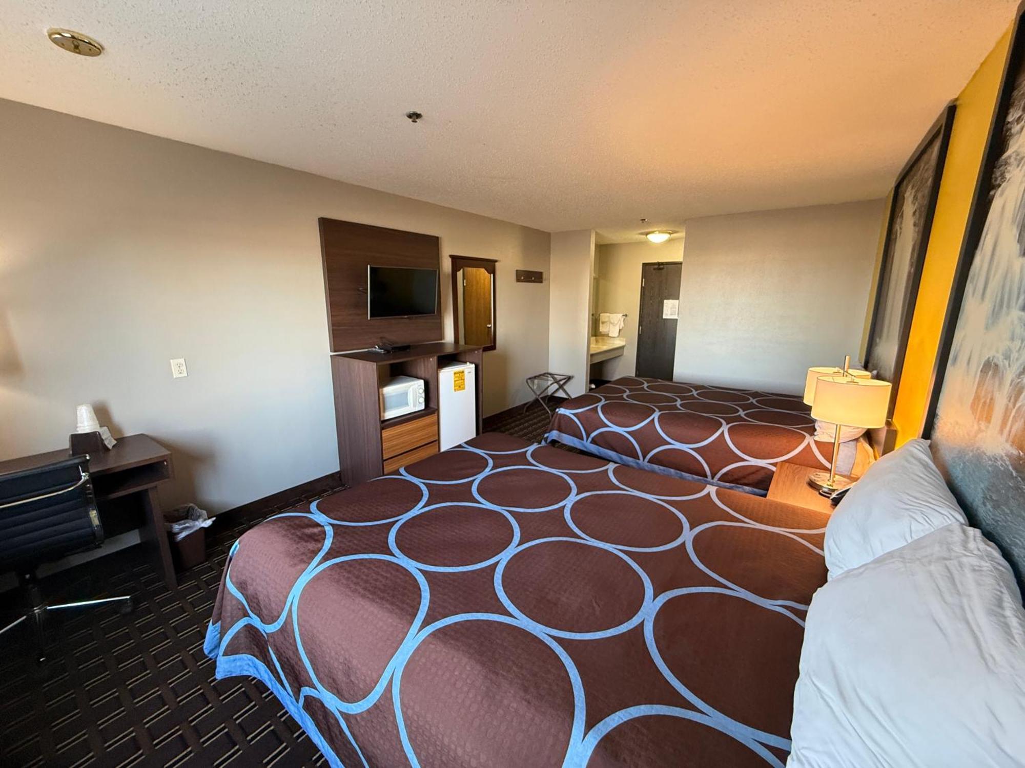Hotel Super 8 By Wyndham Reedsburg Esterno foto