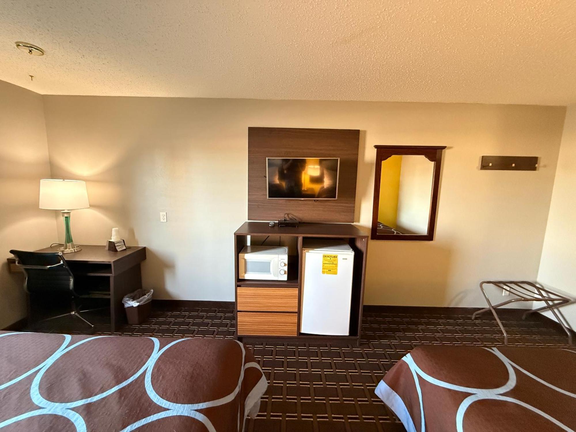 Hotel Super 8 By Wyndham Reedsburg Esterno foto