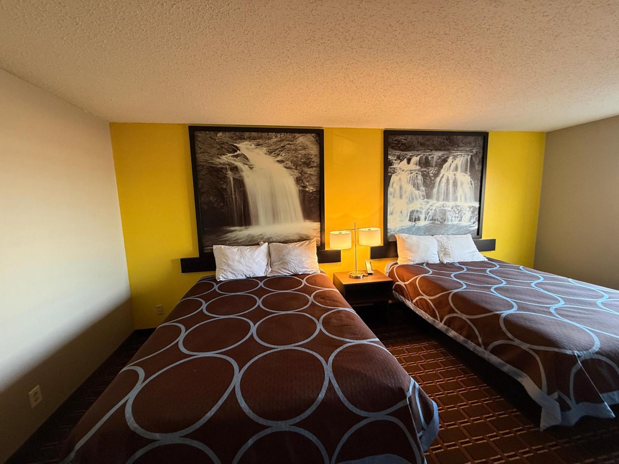 Hotel Super 8 By Wyndham Reedsburg Esterno foto