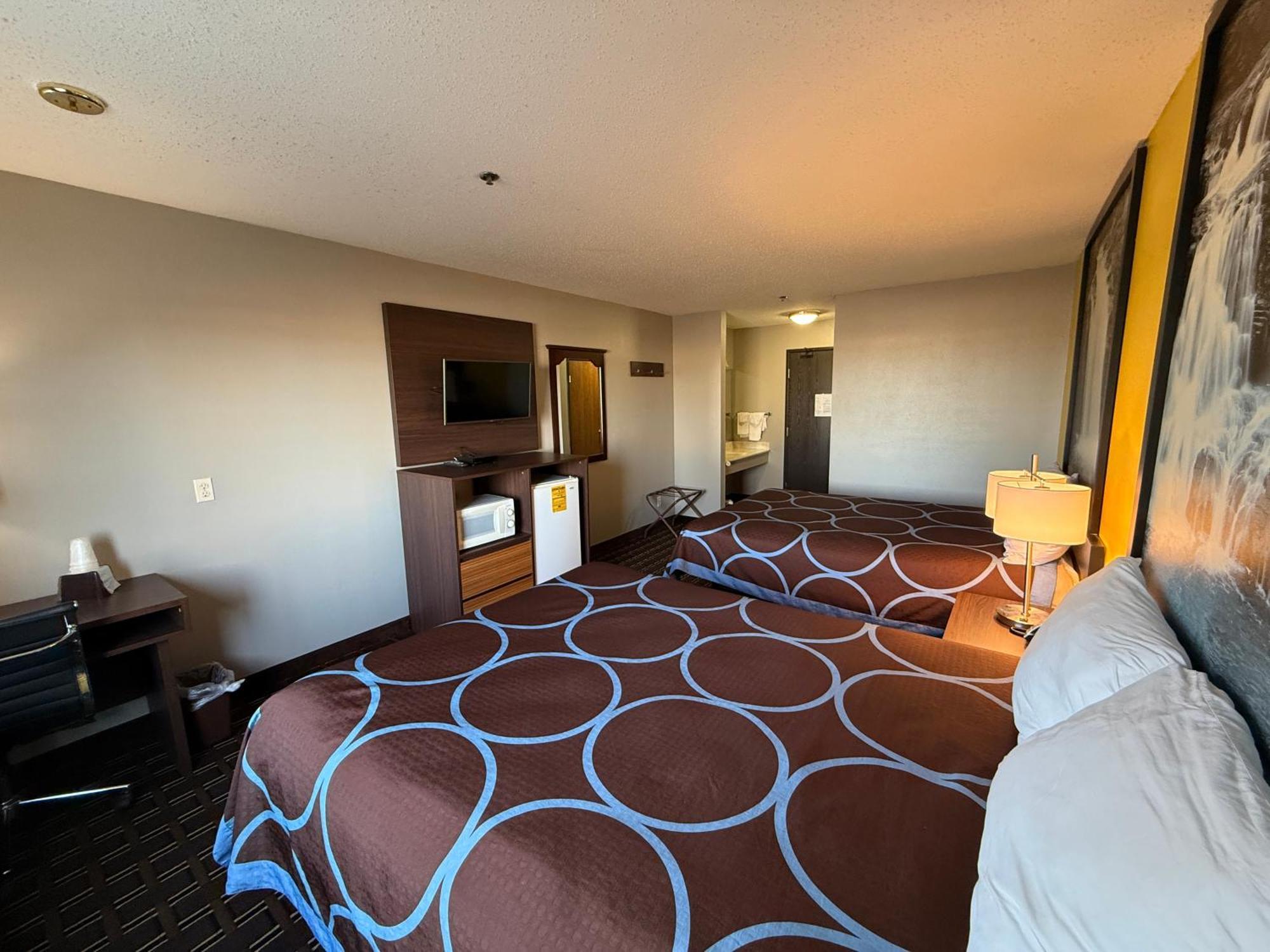 Hotel Super 8 By Wyndham Reedsburg Esterno foto