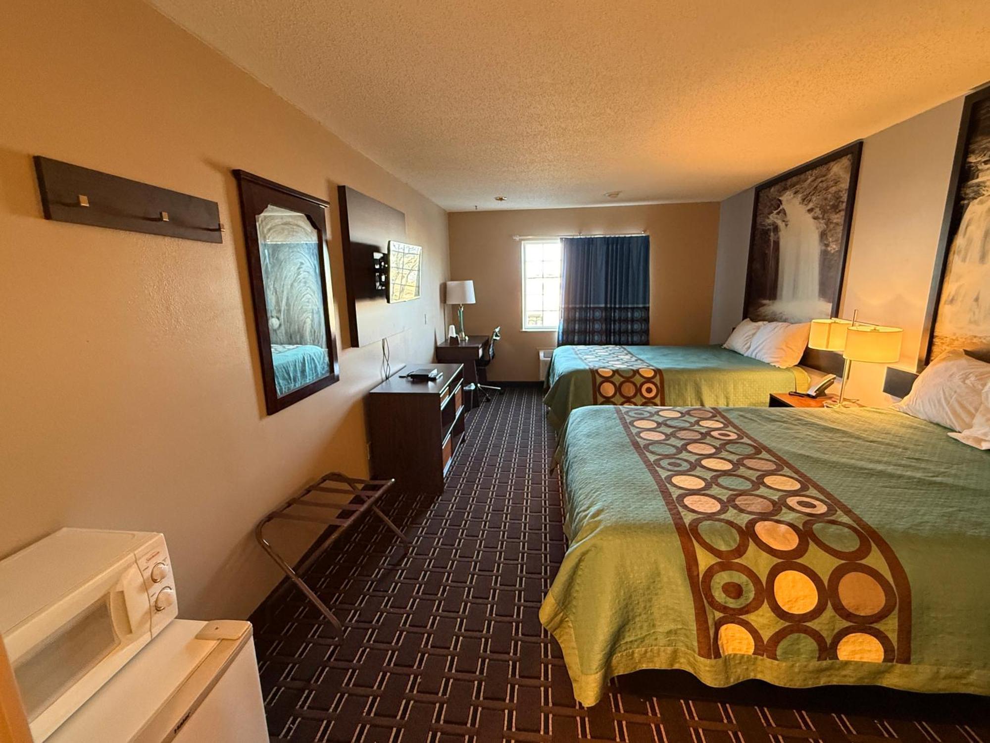 Hotel Super 8 By Wyndham Reedsburg Esterno foto