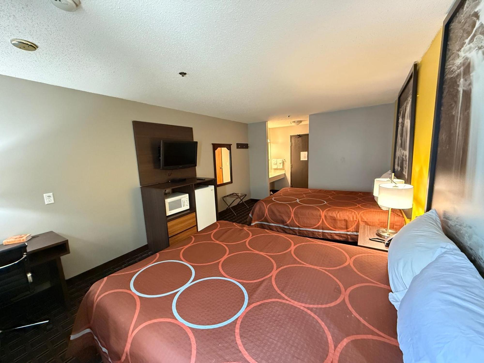 Hotel Super 8 By Wyndham Reedsburg Esterno foto