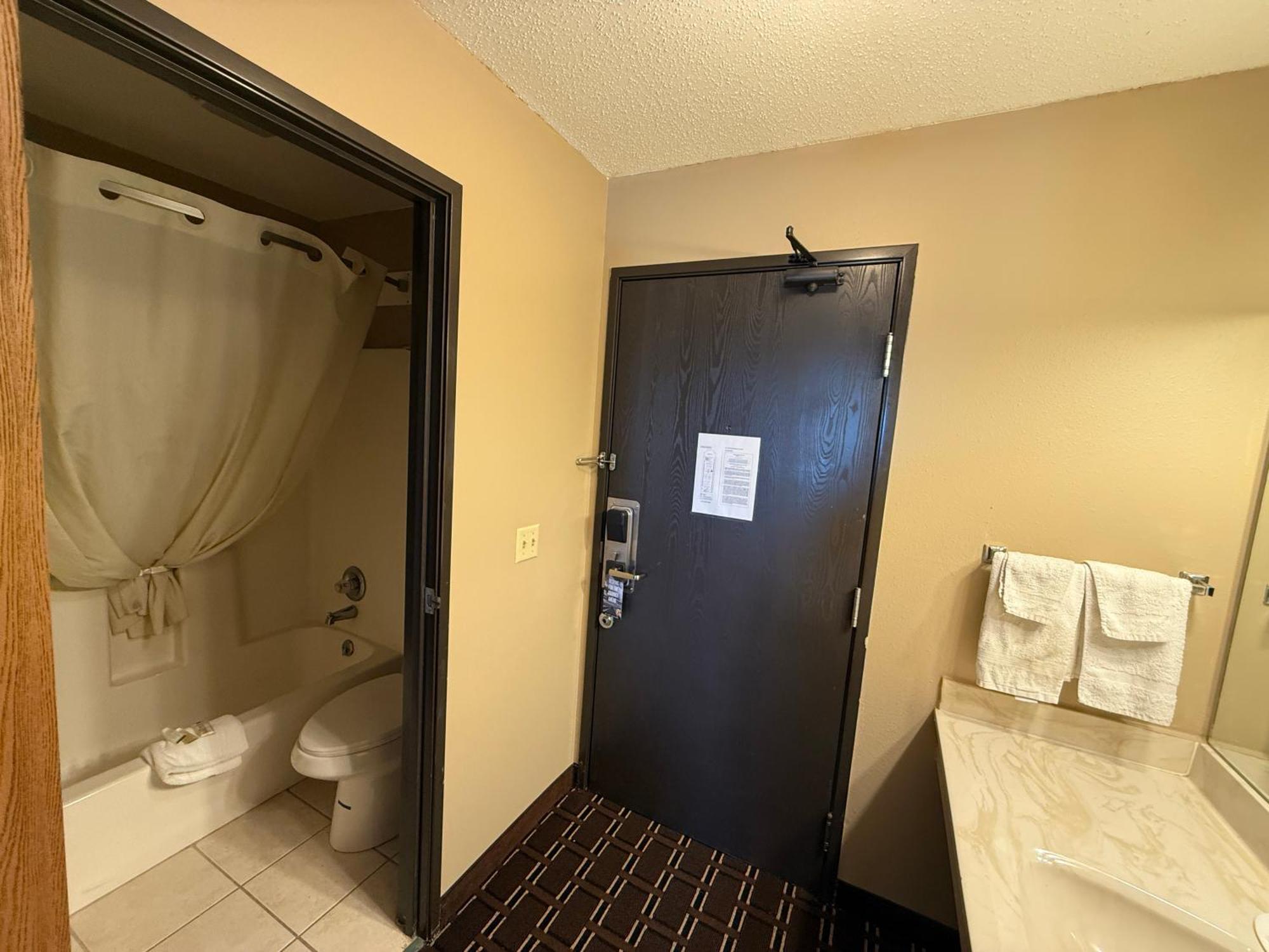 Hotel Super 8 By Wyndham Reedsburg Esterno foto